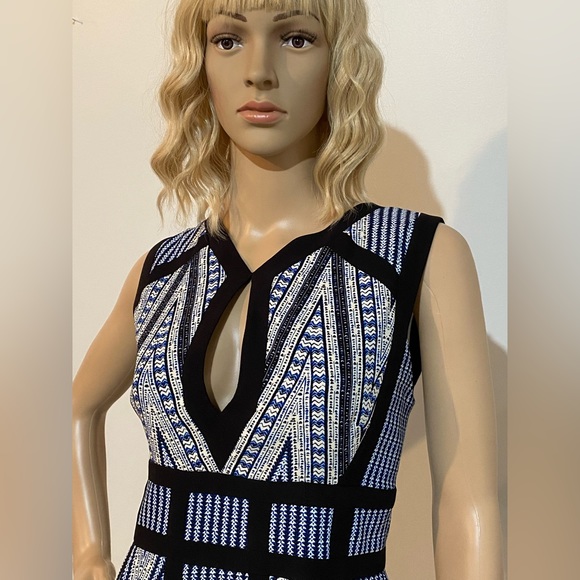 Stunning BCBGMaxAzria dress - Picture 2 of 11